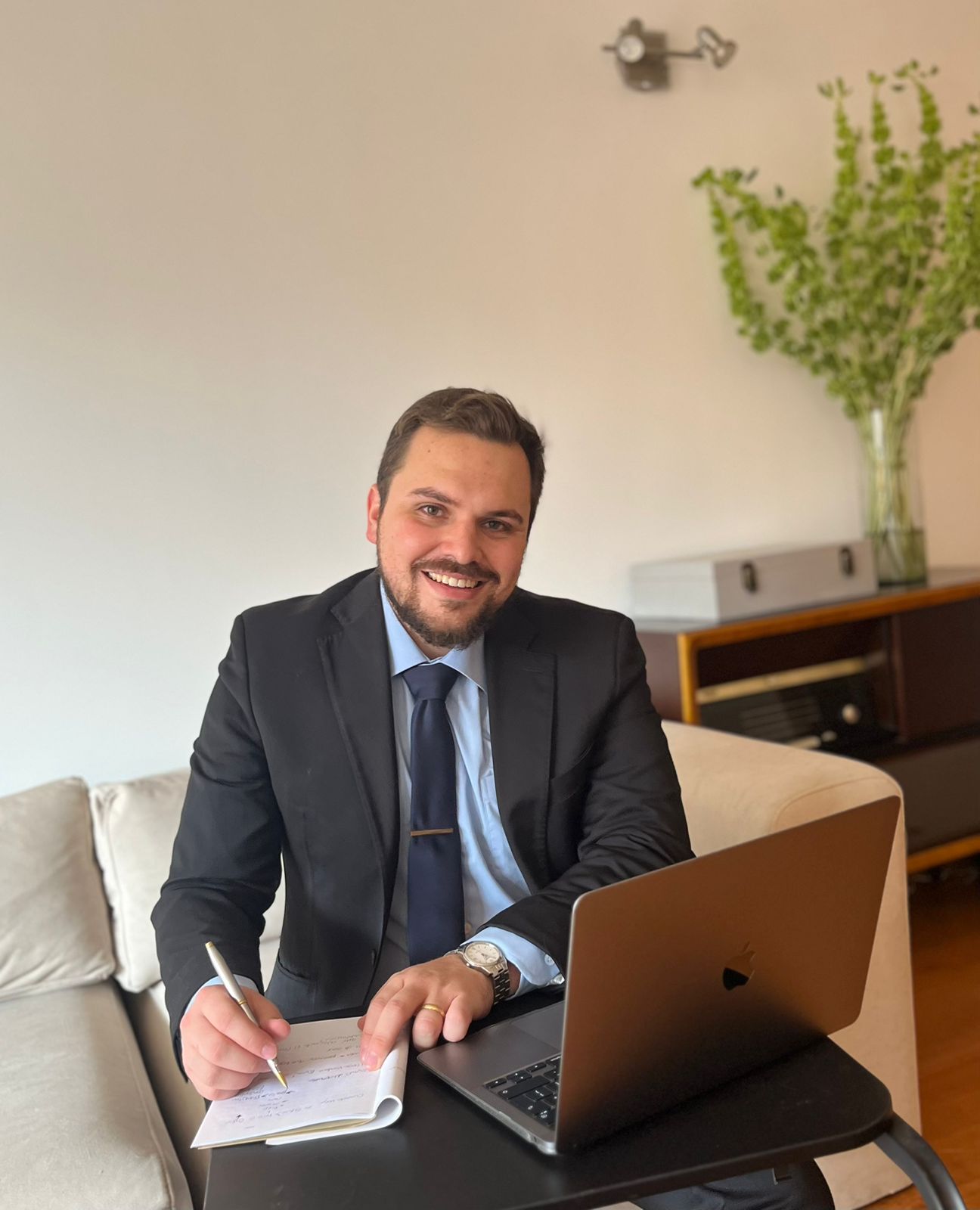 Recepción corporativa con logotipo de Lakestone Legal